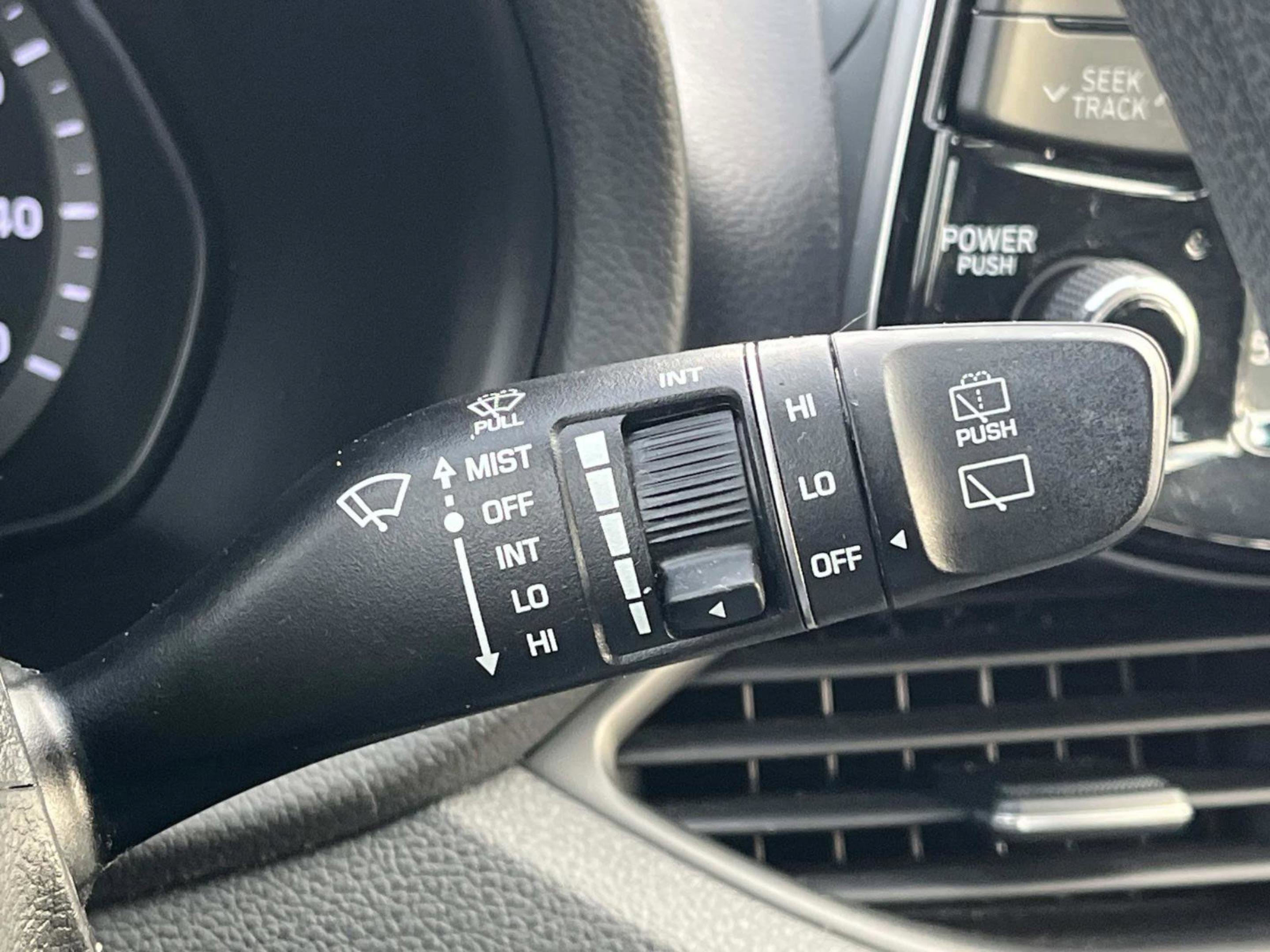 Used 2018 Hyundai Elantra GT image 36