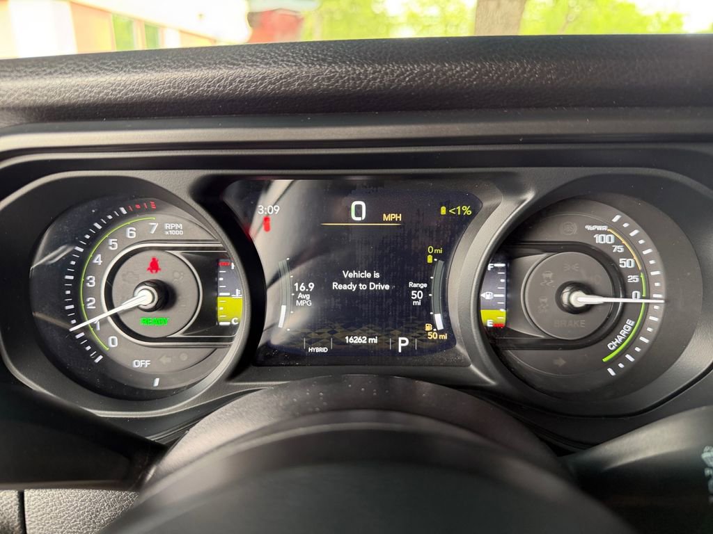 Used 2024 Jeep Wrangler Unlimited image 14