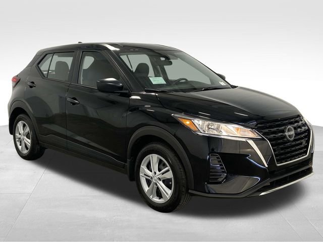 New 2025 Nissan Kicks Play S image 1