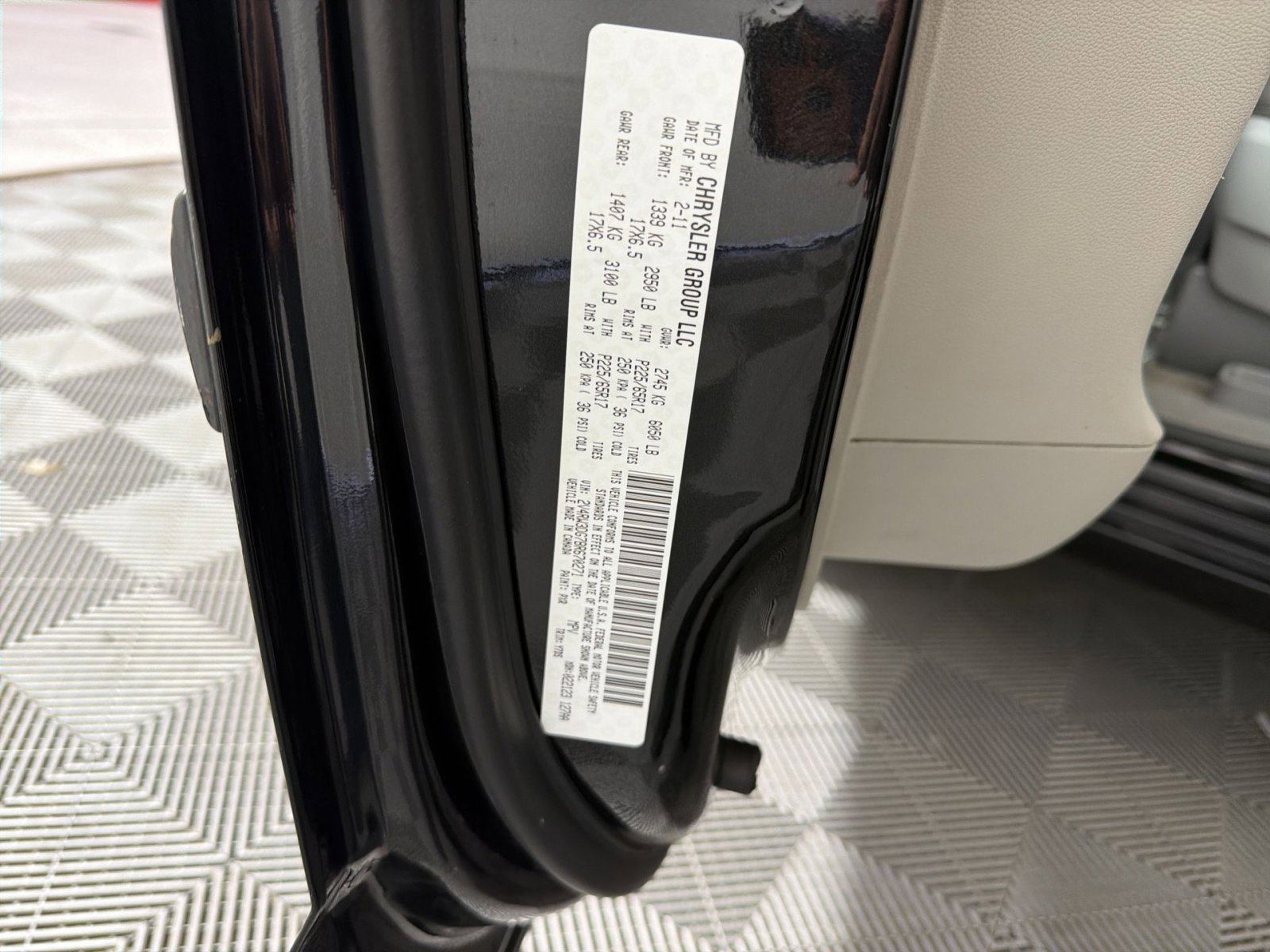 Used 2011 Volkswagen Routan SE image 27