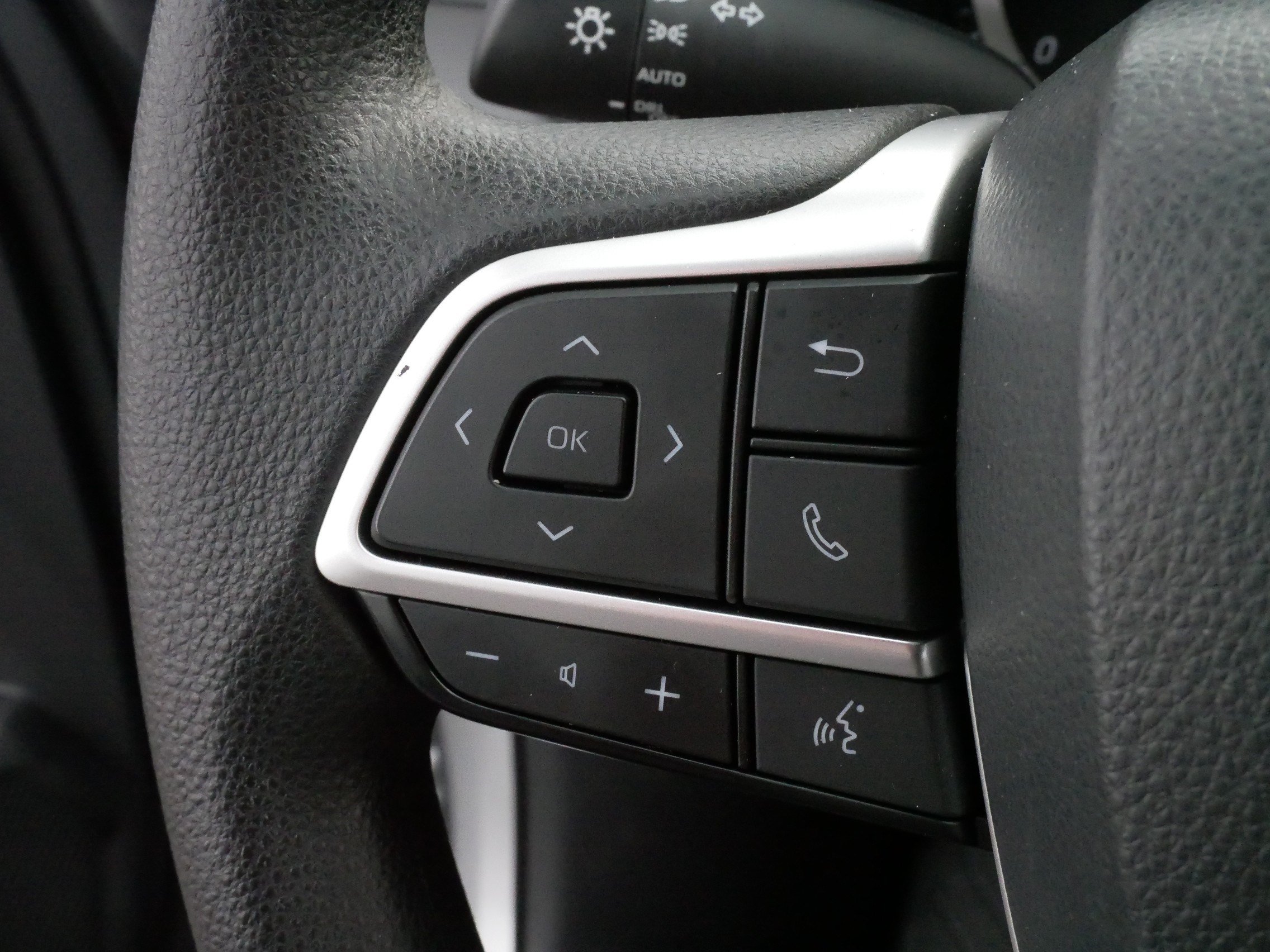 Used 2023 Toyota Highlander L AWD/4WD image 26
