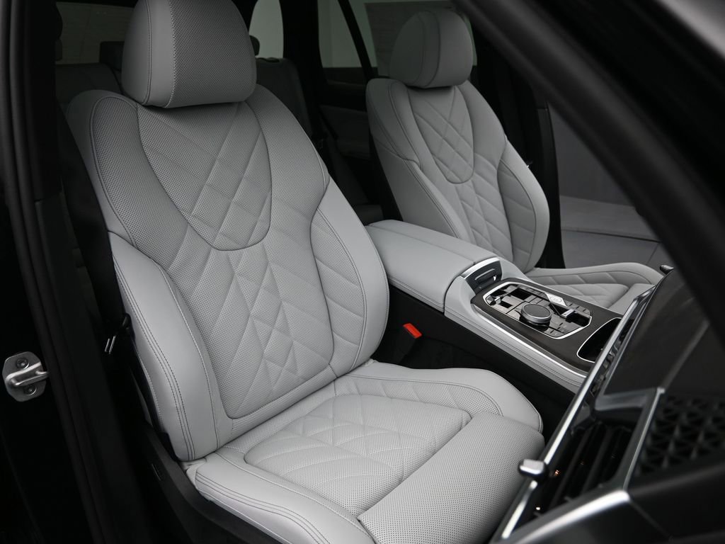 New 2026 BMW X5 xDrive50e w/ M Sport Package AWD/4WD image 26