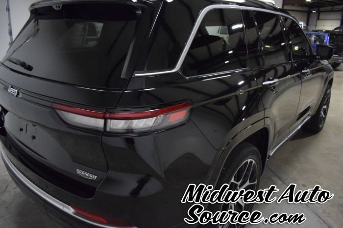 Used 2024 Jeep Grand Cherokee Summit image 5