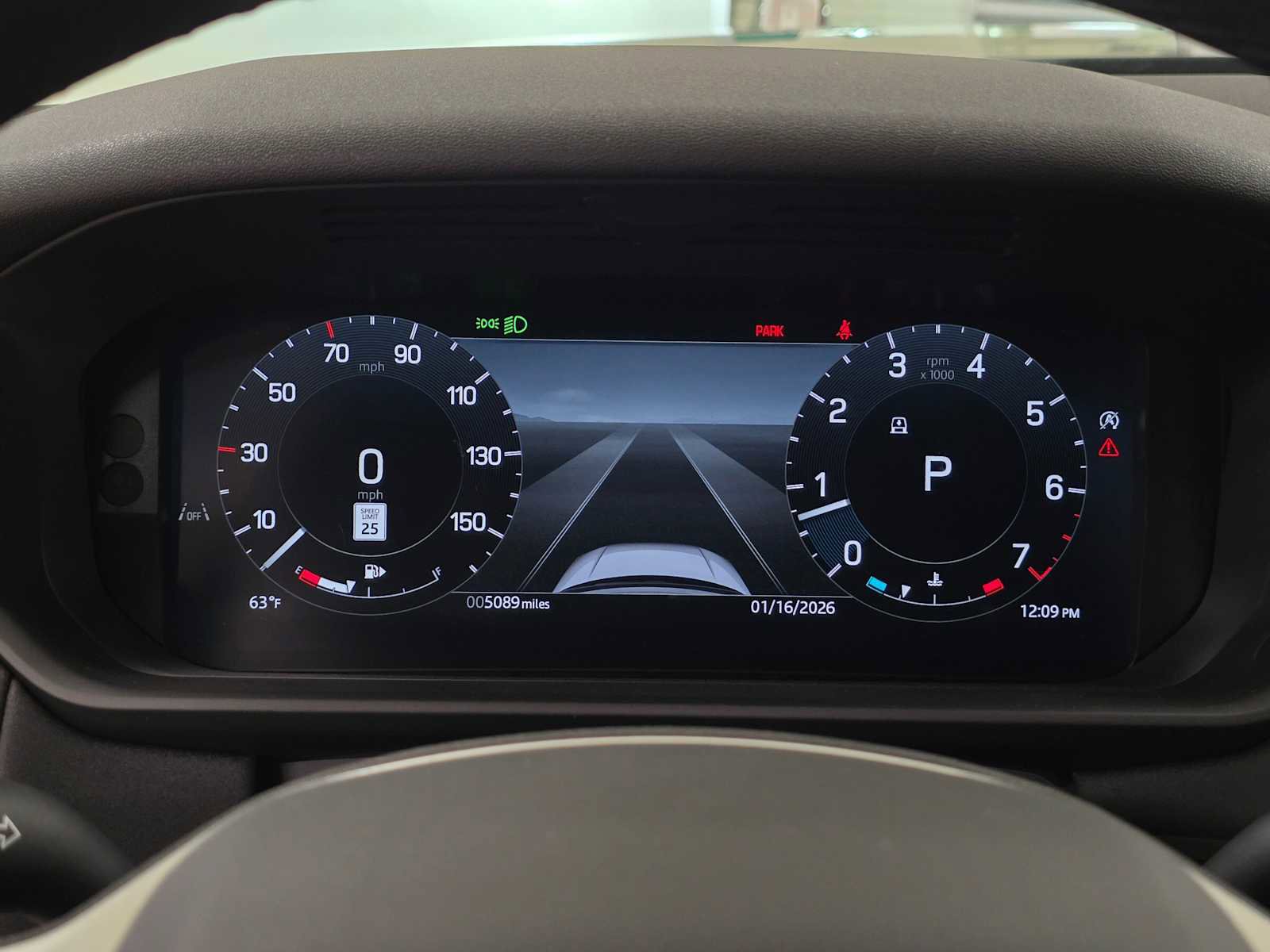 Used 2025 Land Rover Discovery S image 26