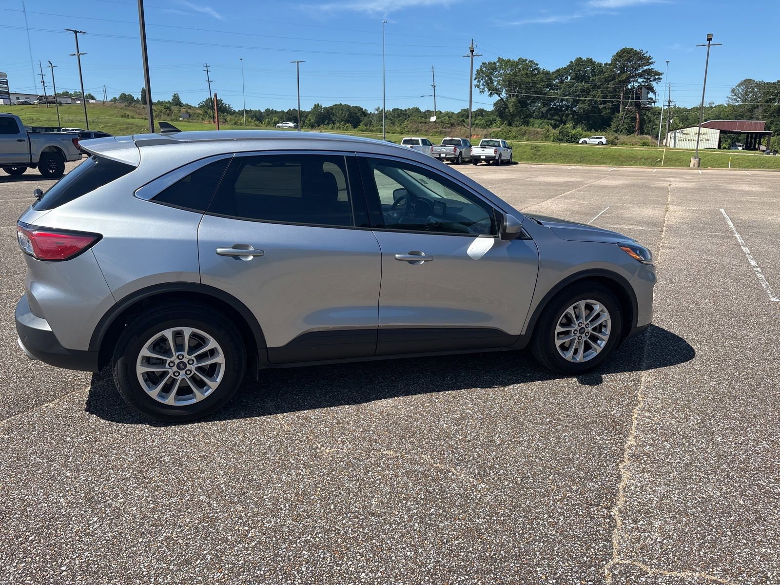 Used 2021 Ford Escape SE FWD image 3