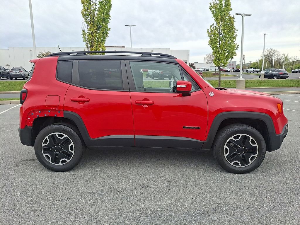 Used 2016 Jeep Renegade Trailhawk AWD/4WD image 12