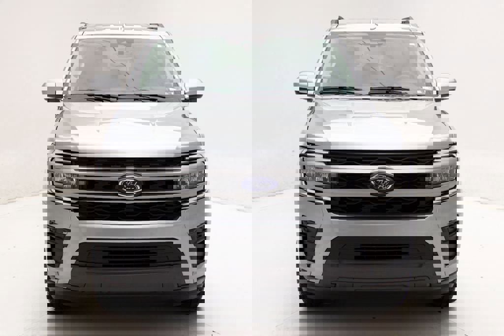 Used 2024 Ford Expedition XLT image 4