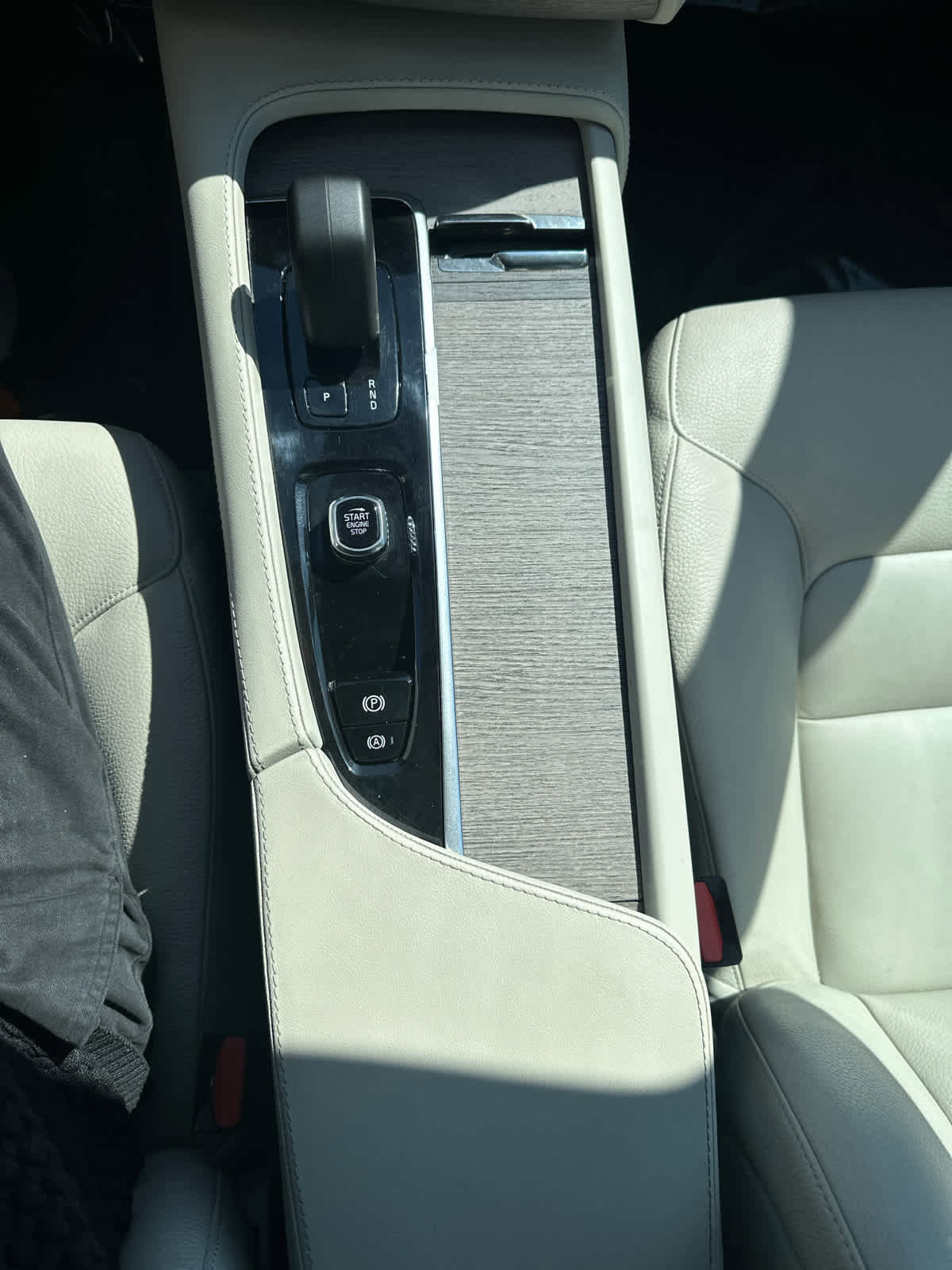 Used 2023 Volvo XC90 B6 Plus image 22