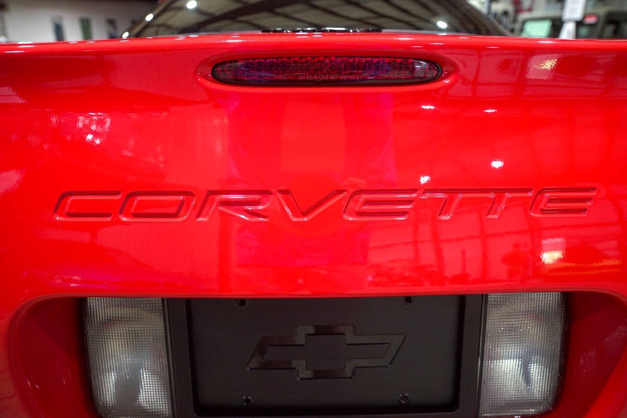 Used 2001 Chevrolet Corvette Coupe RWD image 24