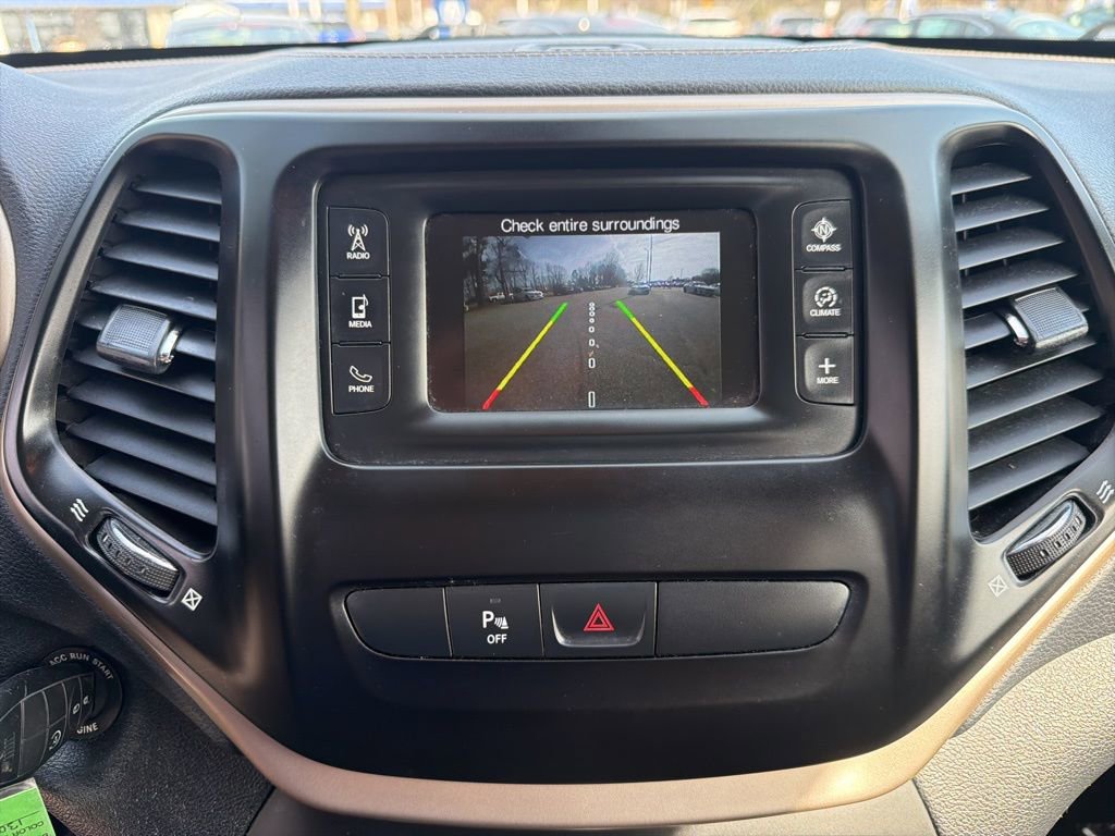 Used 2016 Jeep Cherokee Latitude w/ Safety/Convenience Group image 18