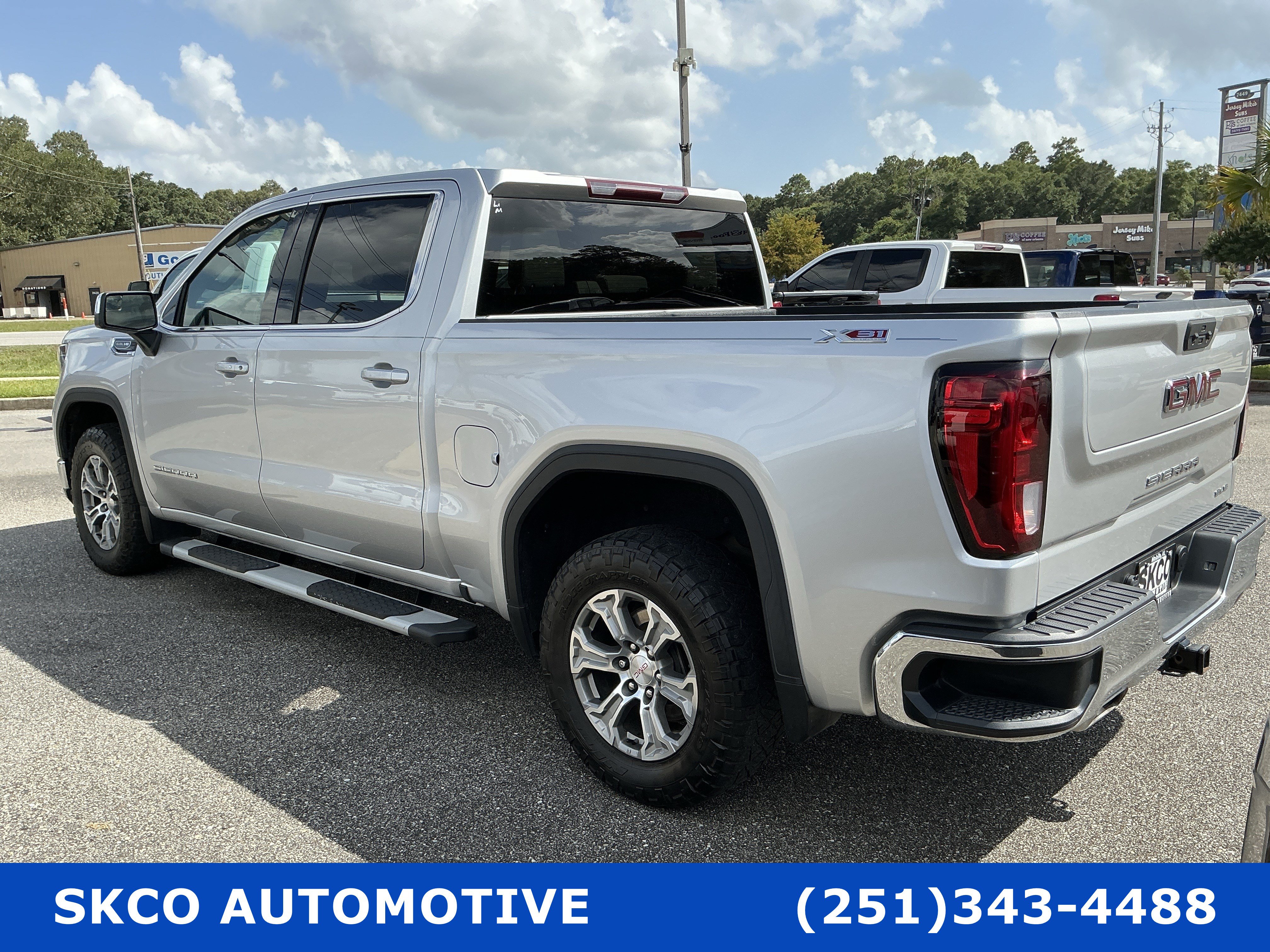 Used 2022 GMC Sierra 1500 SLE w/ X31 Off-Road Package AWD/4WD image 3