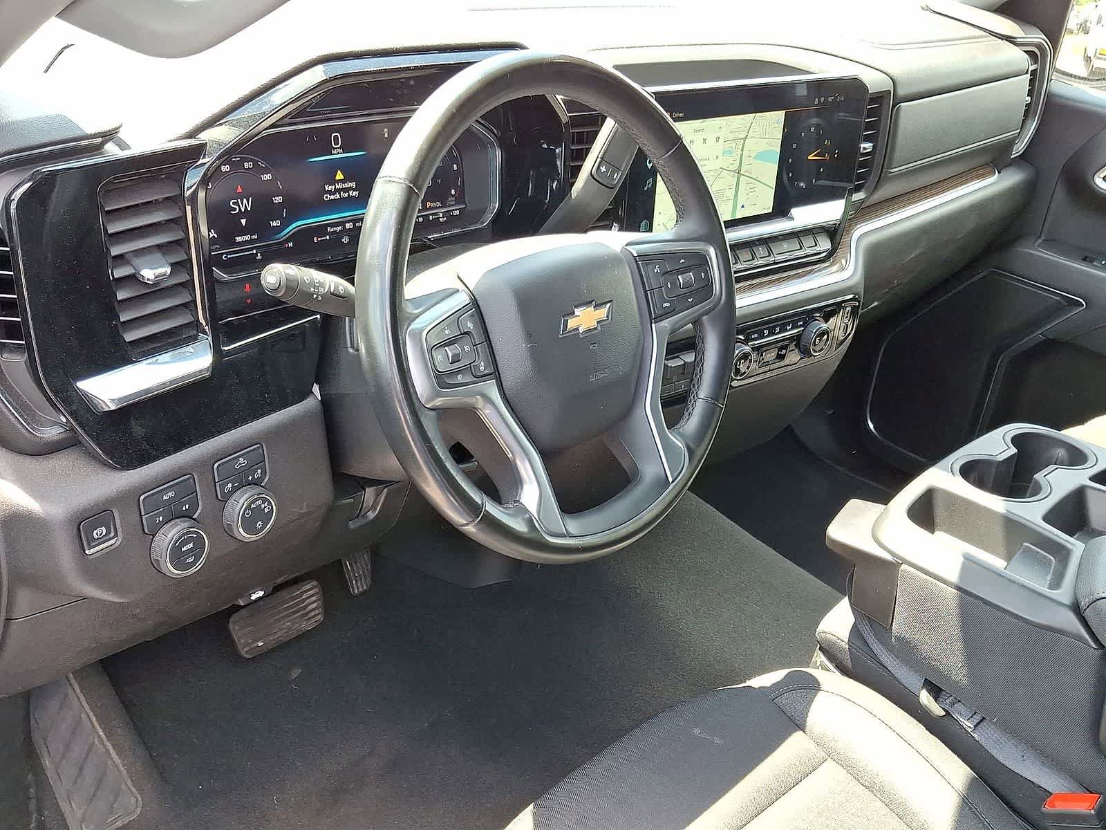 Used 2025 Chevrolet Silverado 1500 LT AWD/4WD image 16
