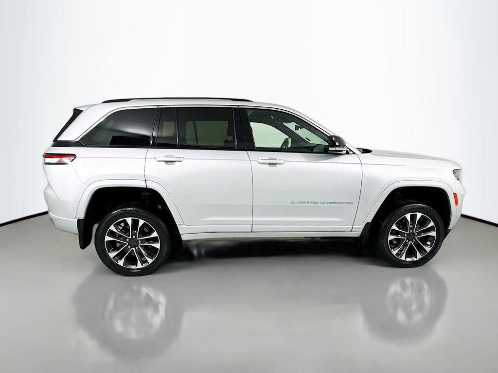 Used 2022 Jeep Grand Cherokee Overland w/ MOPAR Finishing Package image 5