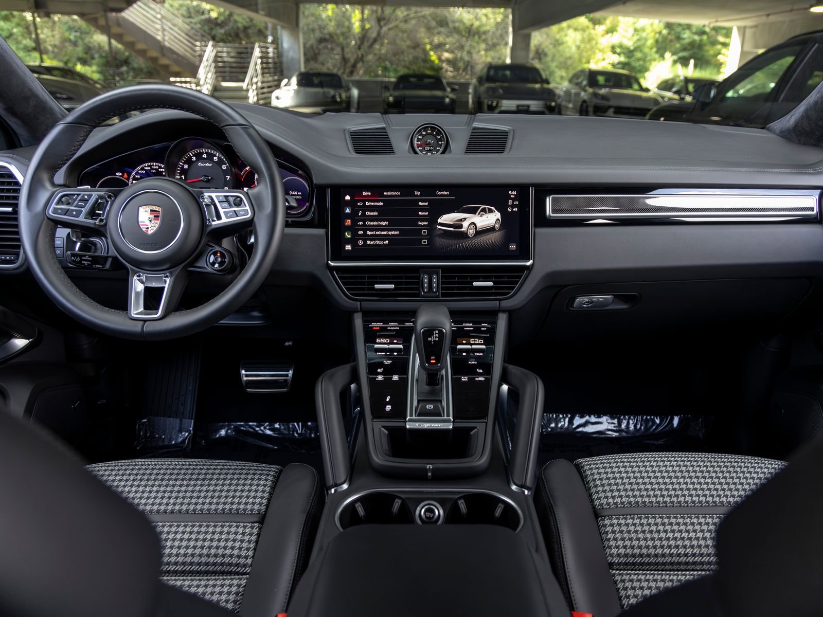 Certified 2023 Porsche Cayenne Turbo AWD/4WD image 40