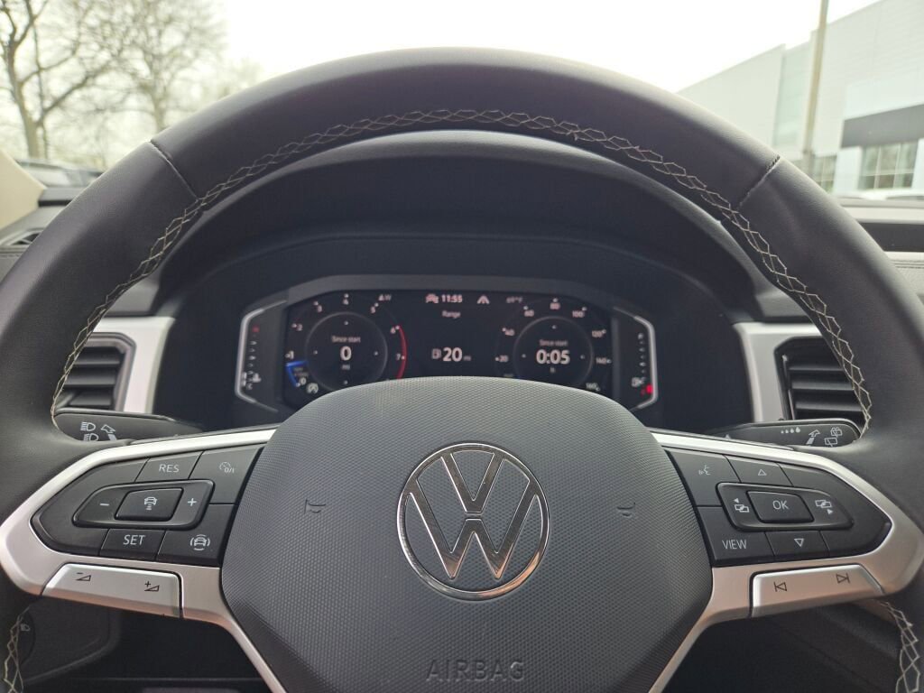 Used 2023 Volkswagen Atlas SE image 38