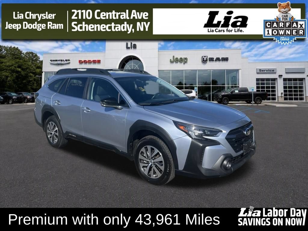 Used 2023 Subaru Outback Premium AWD/4WD image 1