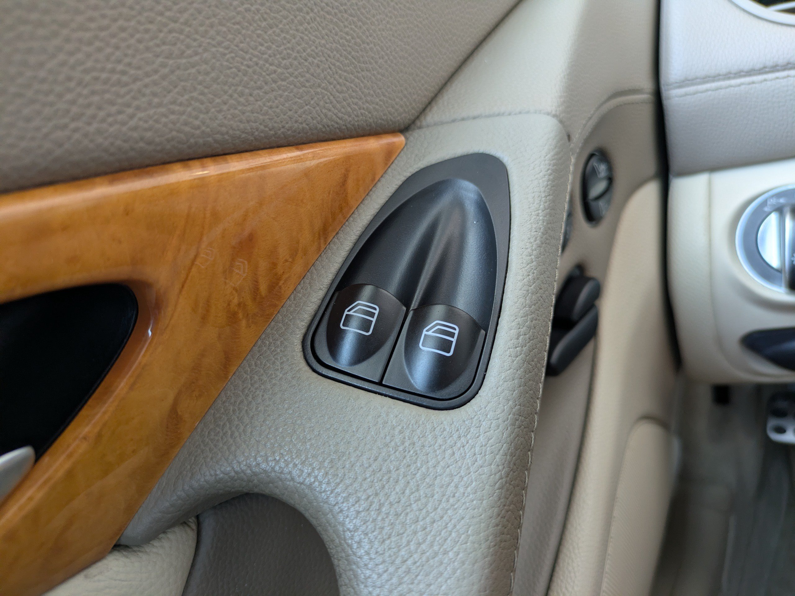 Used 2004 Mercedes-Benz SL 500 image 23