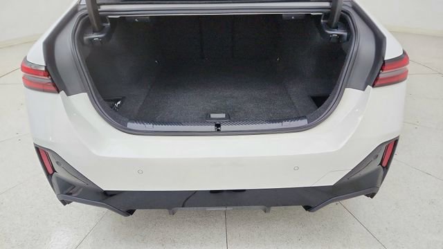 Used 2025 BMW i5 xDrive40 w/ M Sport Package image 14