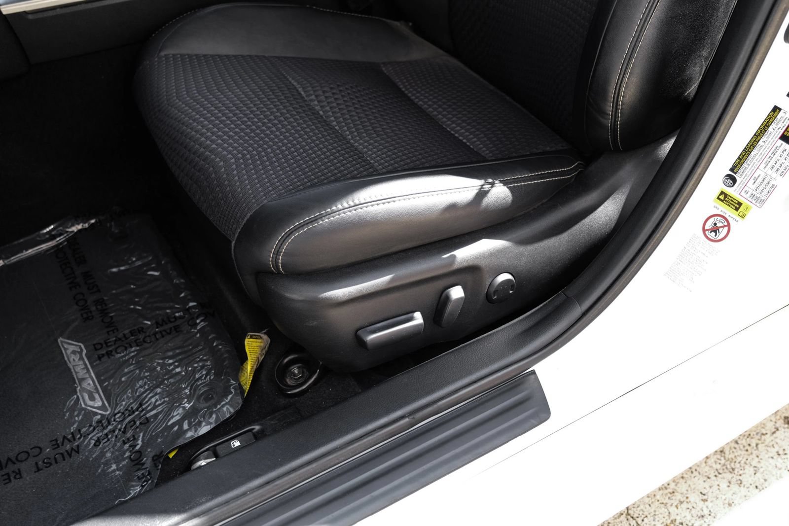Used 2014 Toyota Camry SE FWD image 30