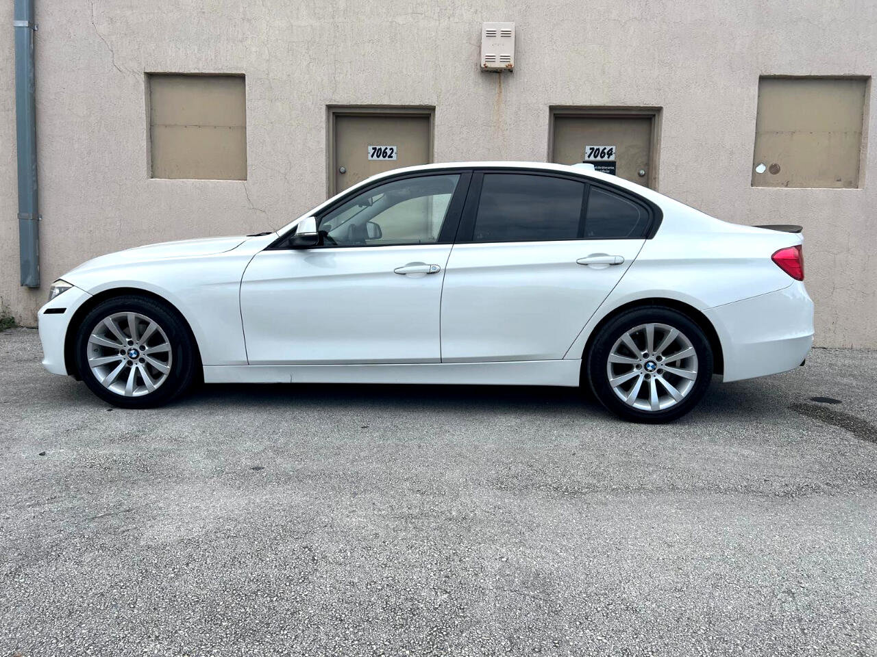 Used 2014 BMW 320i 4dr Sdn 320i RWD image 12