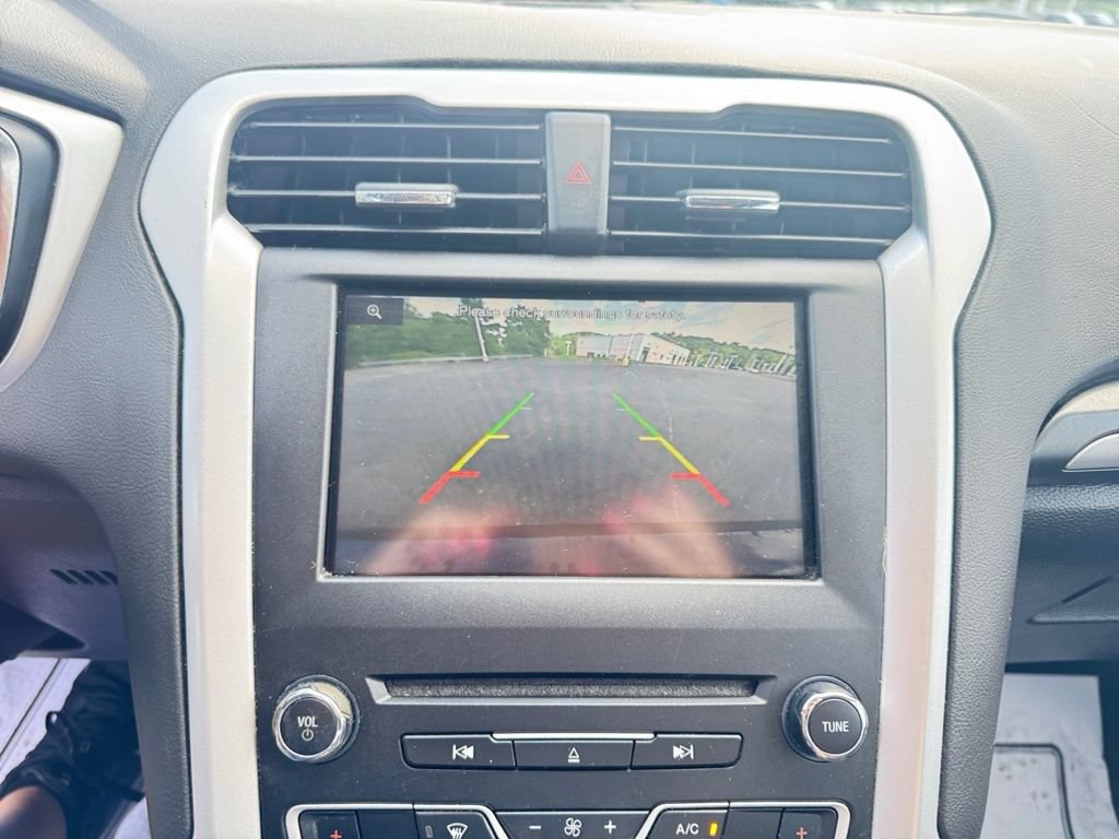 Used 2016 Ford Fusion SE FWD image 16