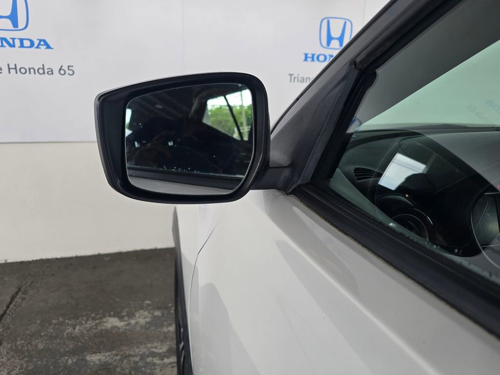 Used 2020 Nissan Kicks SV image 29