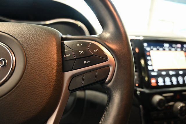 Used 2022 Jeep Grand Cherokee Laredo X image 25