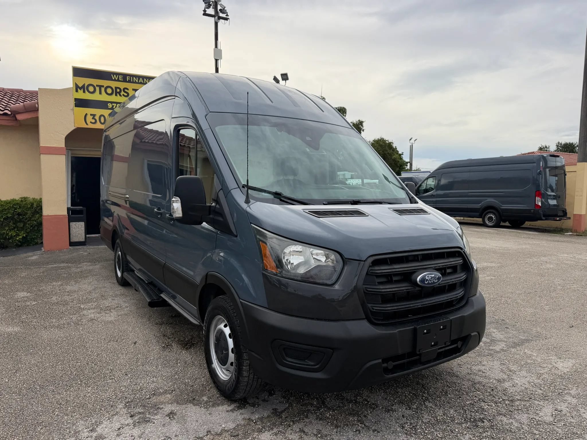 Used 2020 Ford Transit 250 148 High Roof Extended RWD image 9