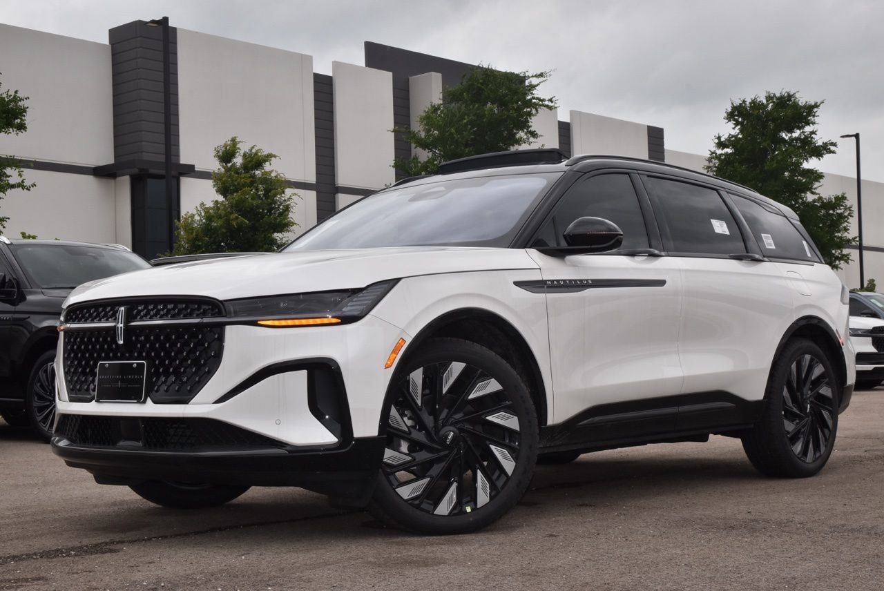 New 2026 Lincoln Nautilus Reserve w/ Jet Appearance Package AWD/4WD image 8