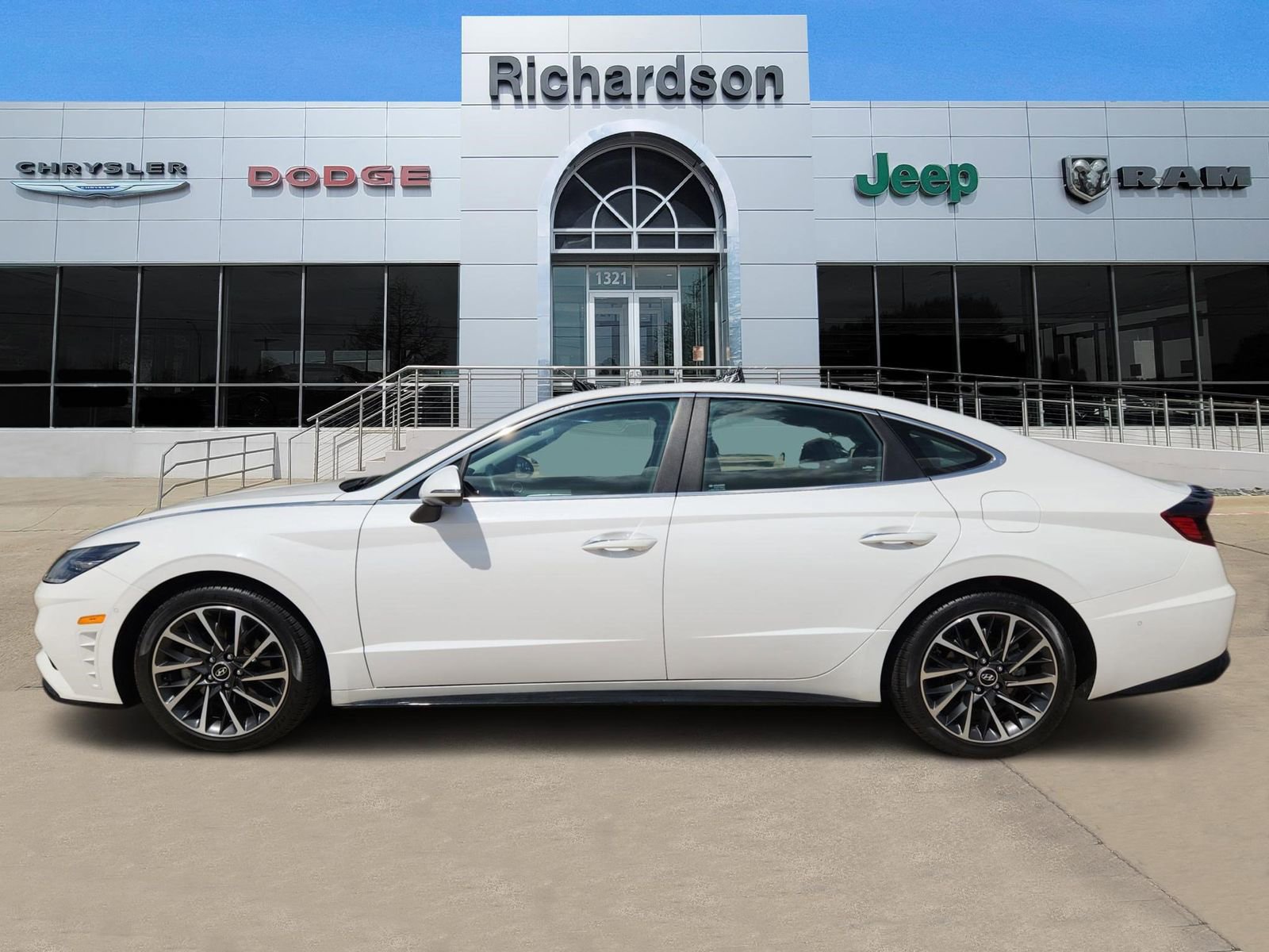 Used 2023 Hyundai Sonata Limited FWD image 3