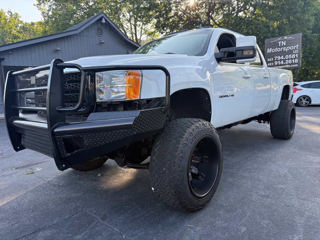 Used 2011 GMC Sierra 2500 Denali w/ Suspension Package, Off-Road AWD/4WD image 59