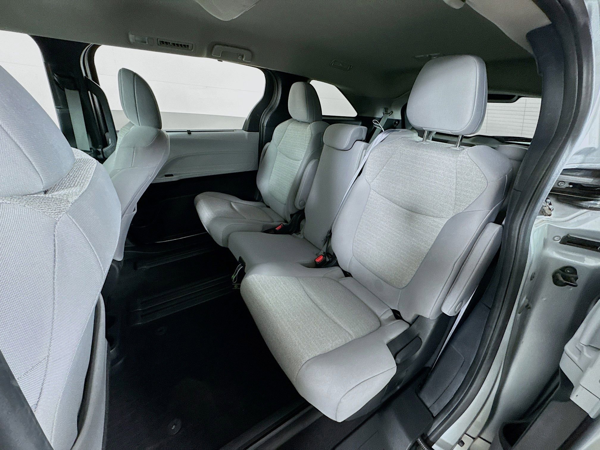 Certified 2025 Toyota Sienna LE image 17
