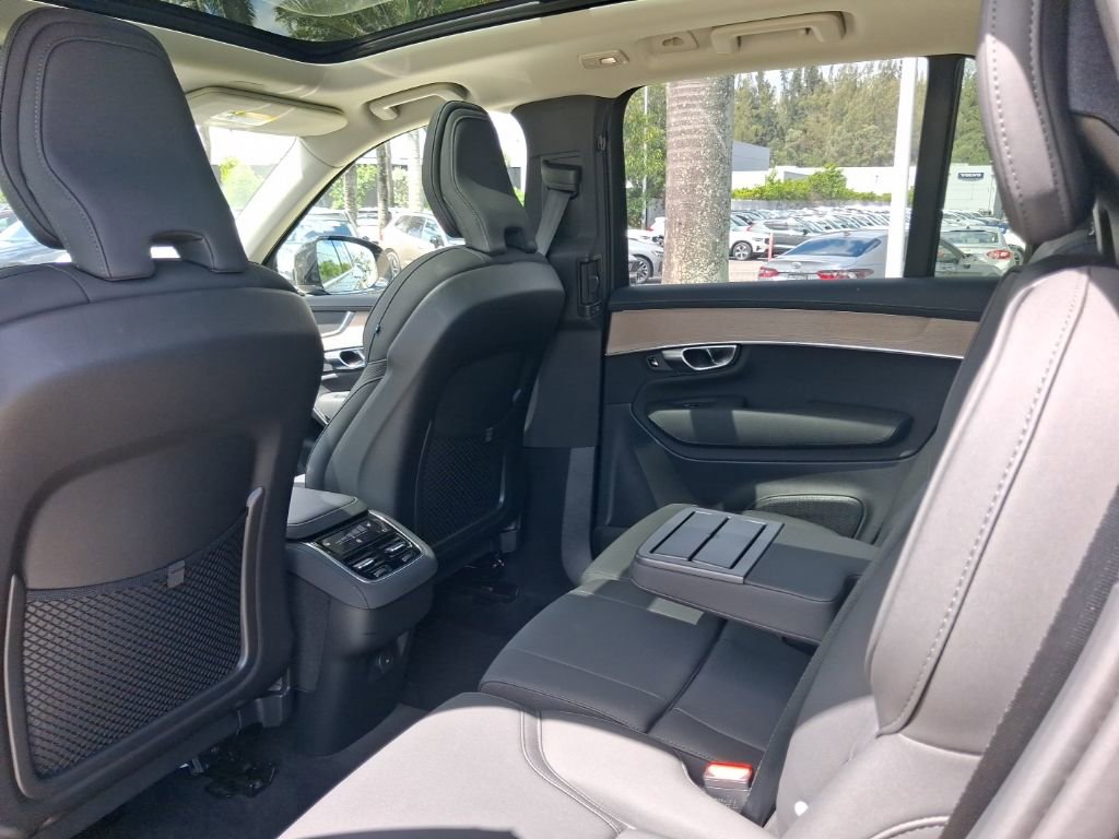 Used 2025 Volvo XC90 B5 Plus AWD/4WD image 7