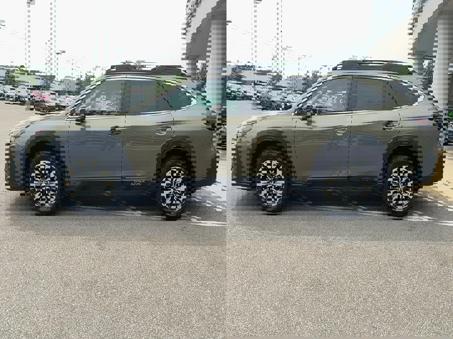 Certified 2023 Subaru Outback Limited w/ Popular Package #2 image 4