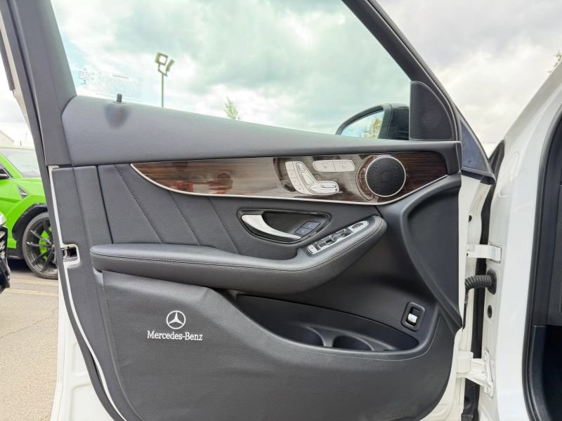 Used 2019 Mercedes-Benz GLC 300 4MATIC image 10