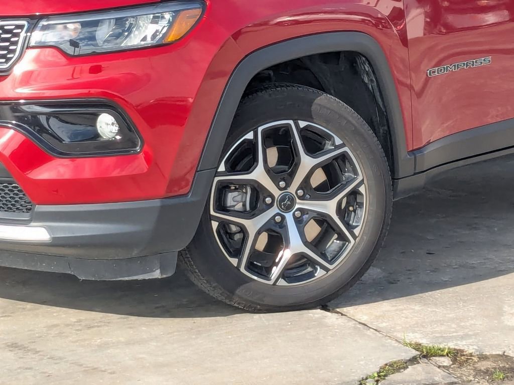 Used 2025 Jeep Compass Limited image 31