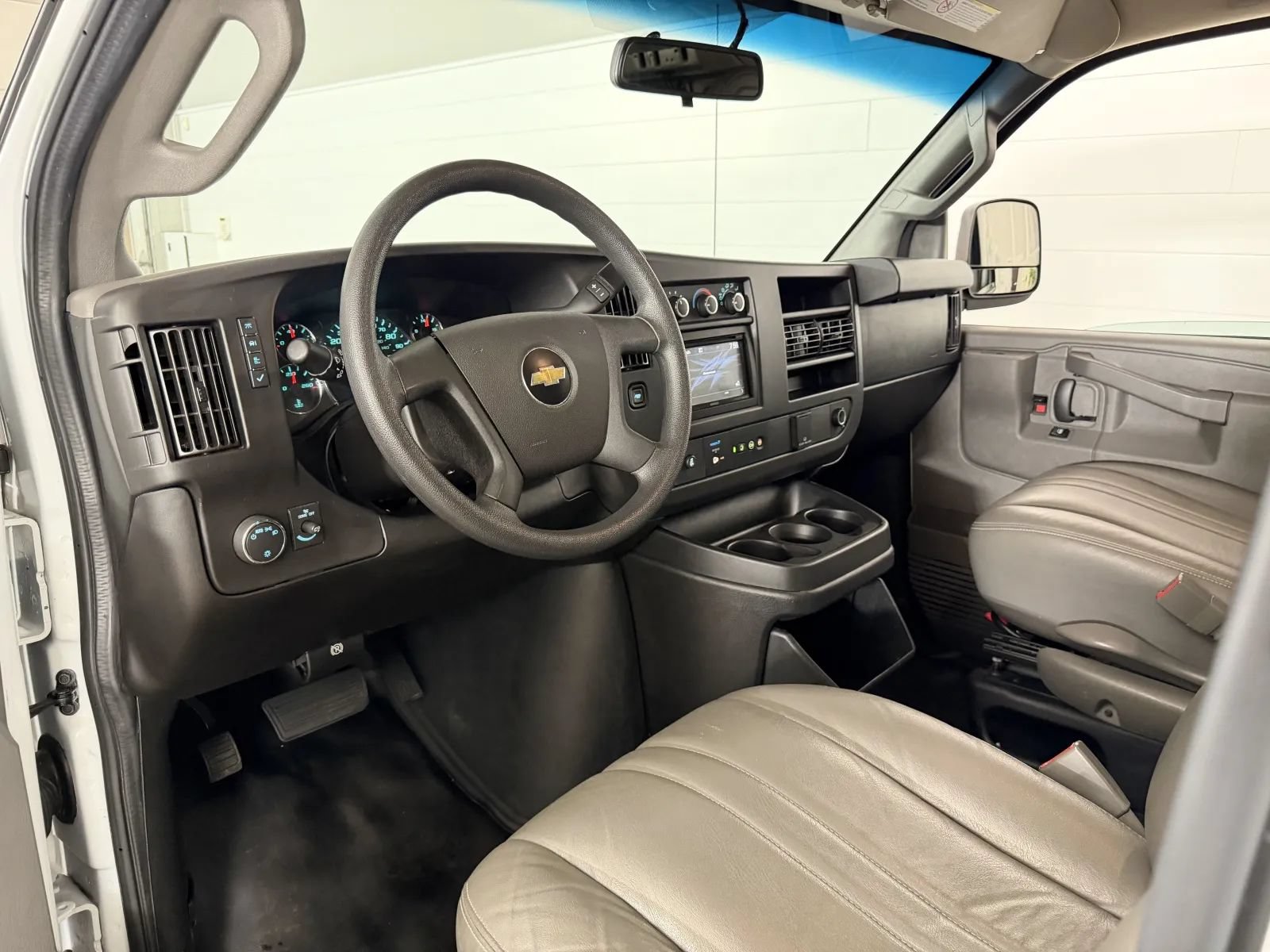 Used 2018 Chevrolet Express 2500 RWD image 10