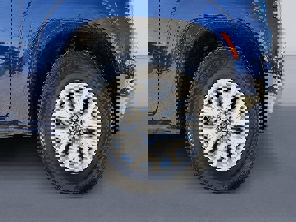 Used 2023 Nissan Frontier SV image 9