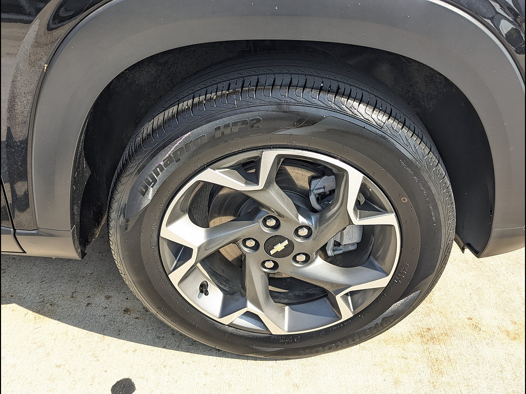 Used 2025 Chevrolet Trax LT FWD image 15