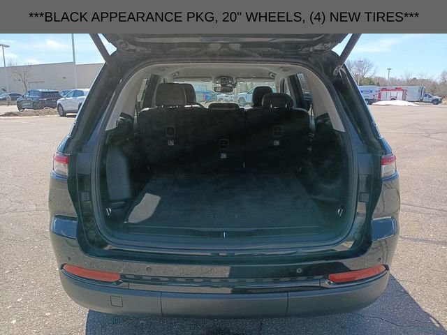 Used 2023 Jeep Grand Cherokee Limited w/ Black Appearance Package AWD/4WD image 27