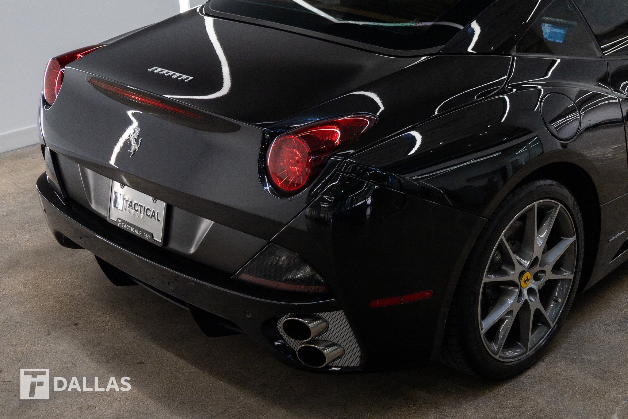 Used 2011 Ferrari California RWD image 16