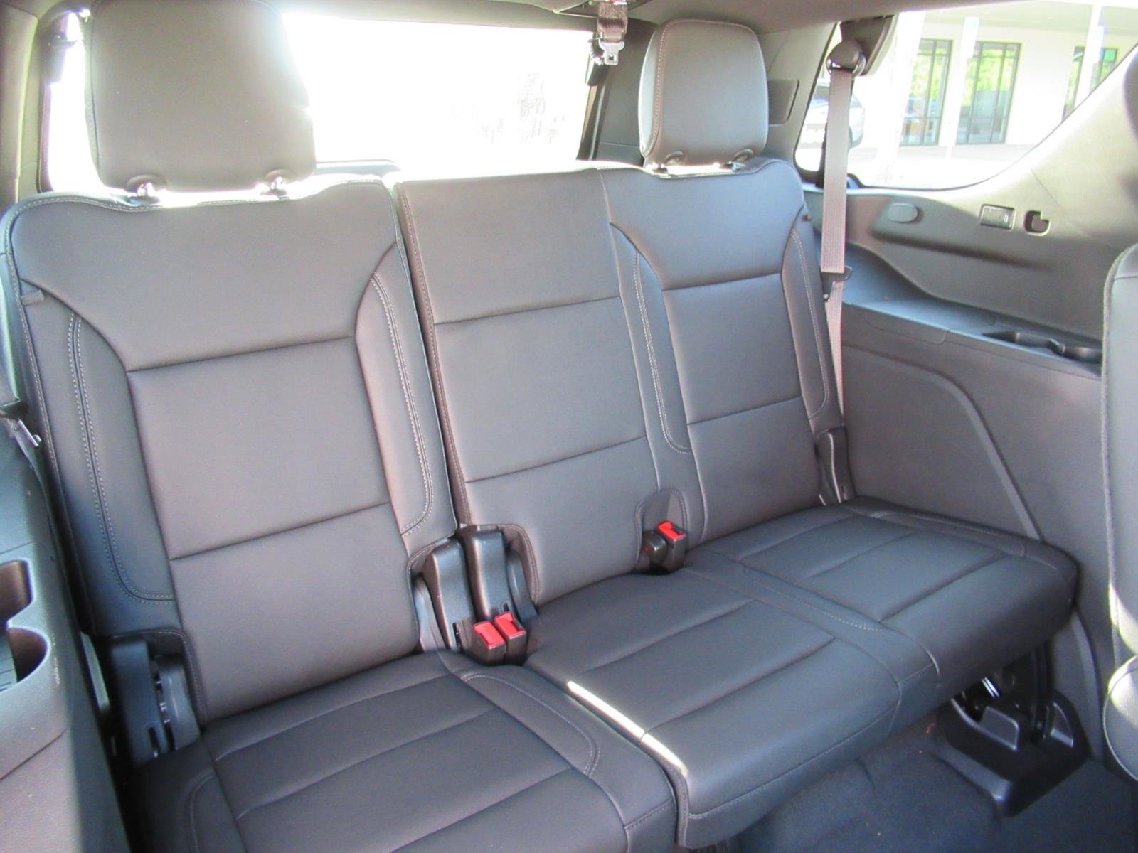 Used 2024 Chevrolet Tahoe Z71 w/ Luxury Package image 31