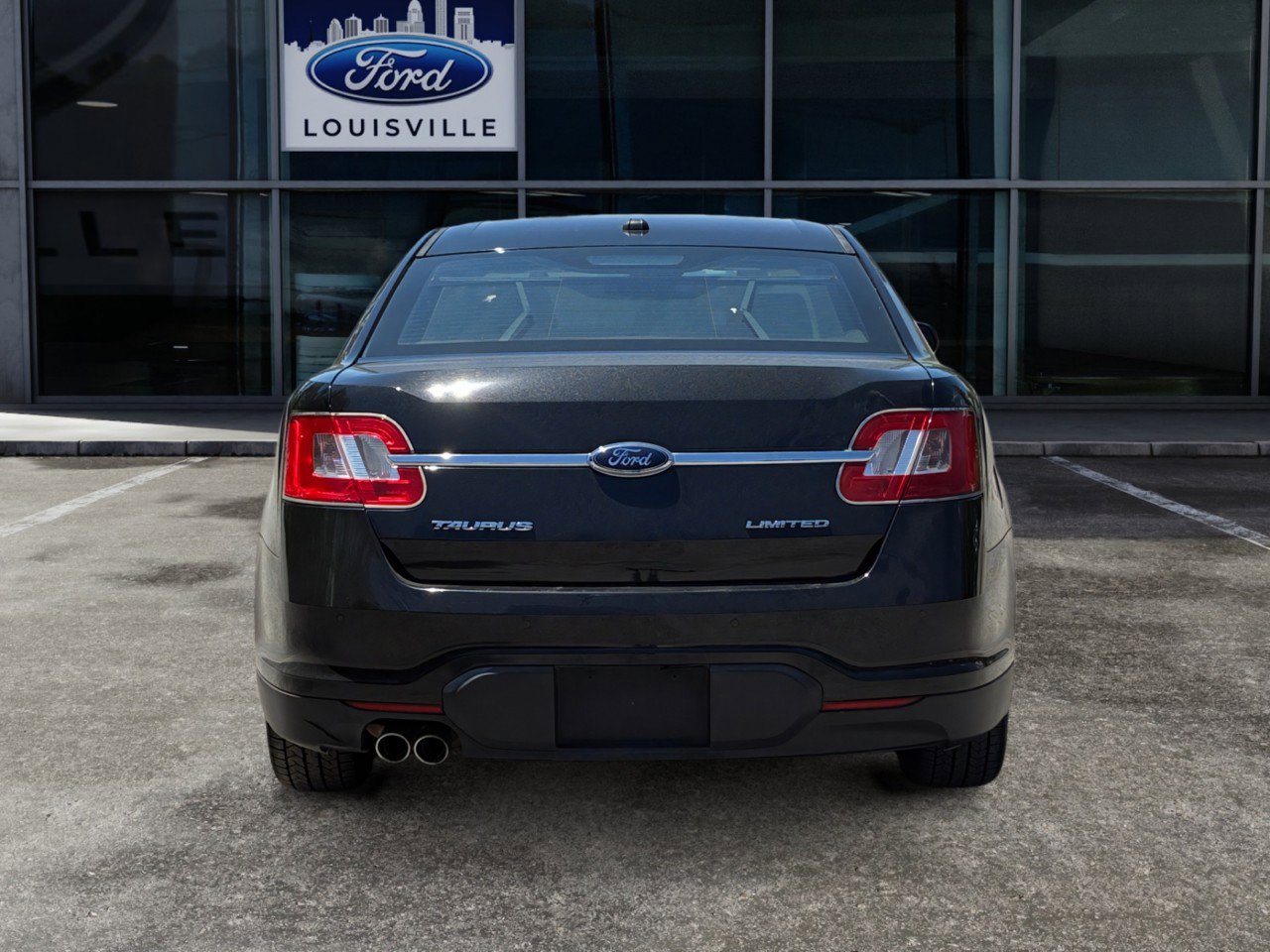 Used 2010 Ford Taurus Limited FWD image 4