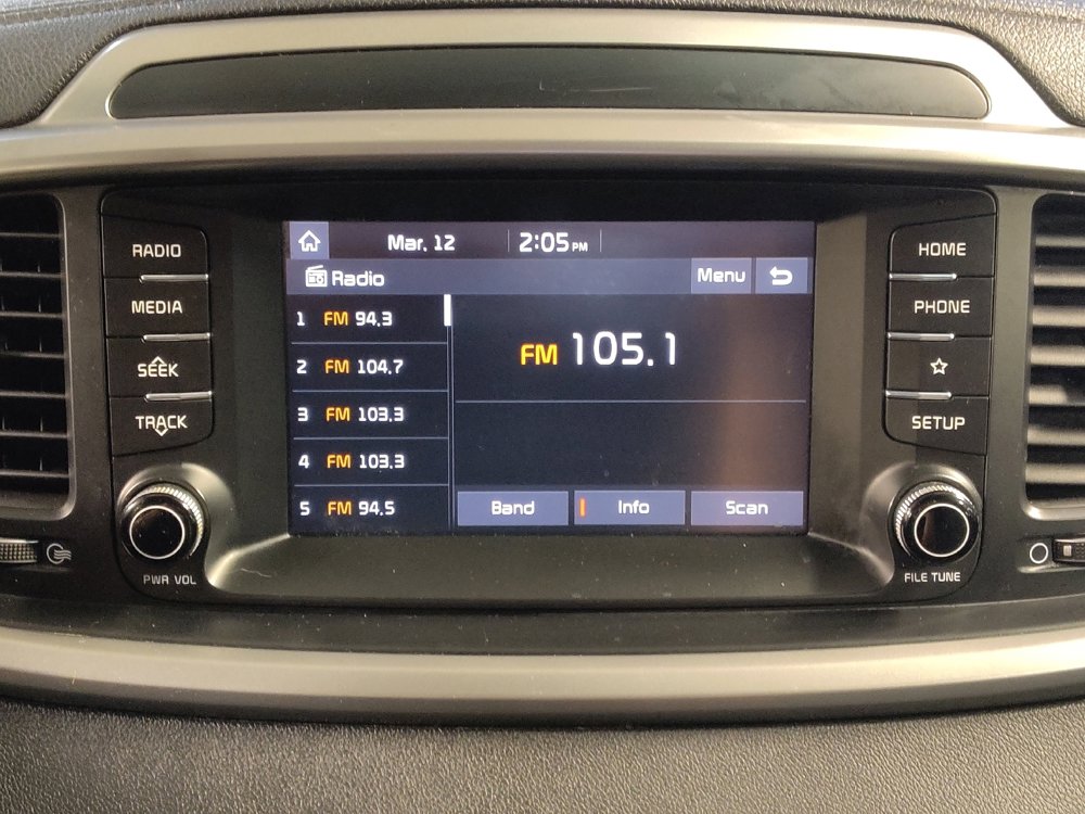 Used 2020 Kia Sorento LX image 25