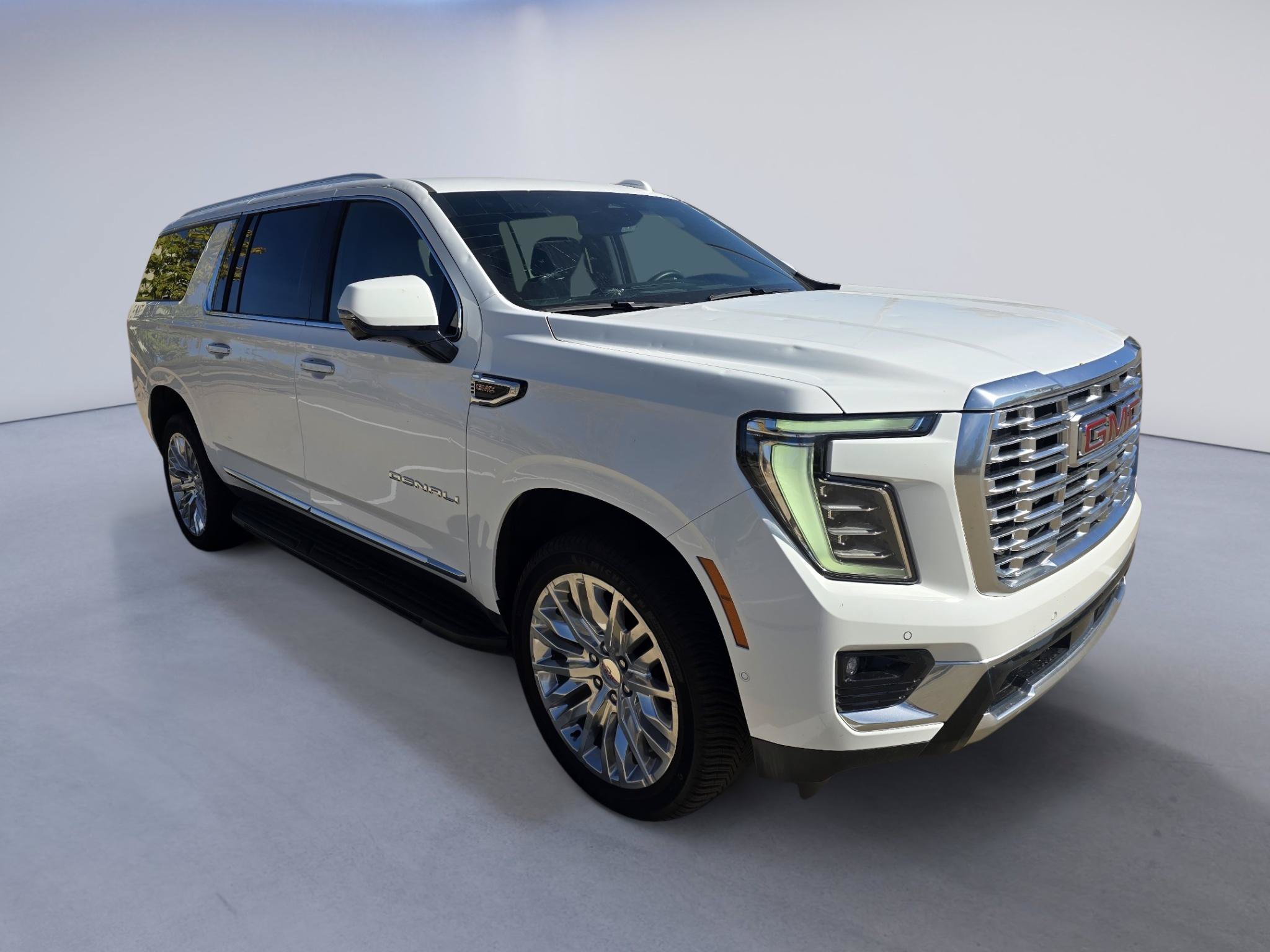Used 2025 GMC Yukon XL Denali AWD/4WD image 8