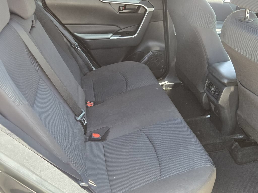Used 2022 Toyota RAV4 LE FWD image 16