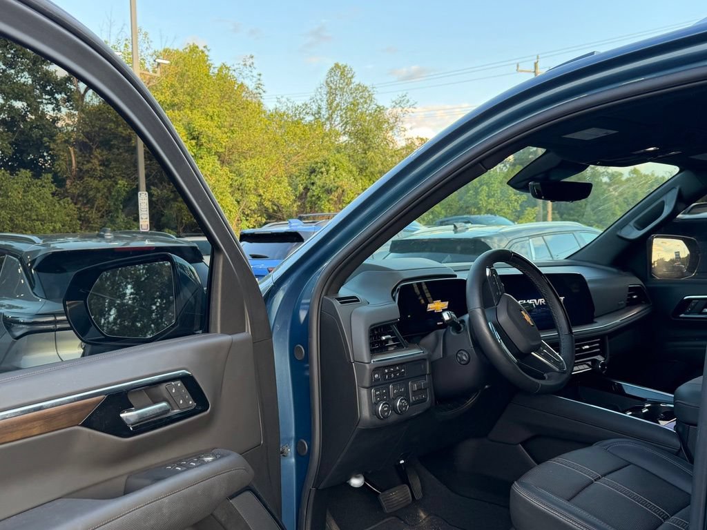 Used 2025 Chevrolet Tahoe High Country AWD/4WD image 23
