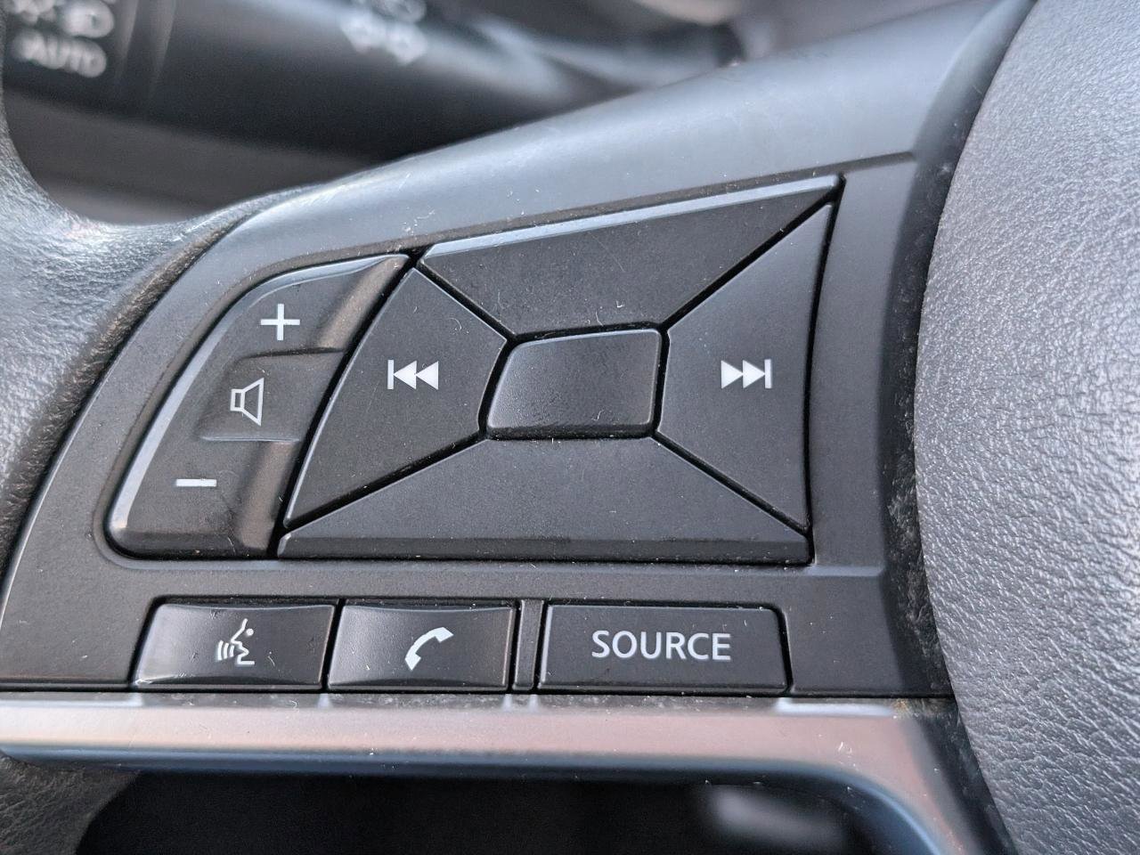 Used 2018 Nissan Kicks S image 12