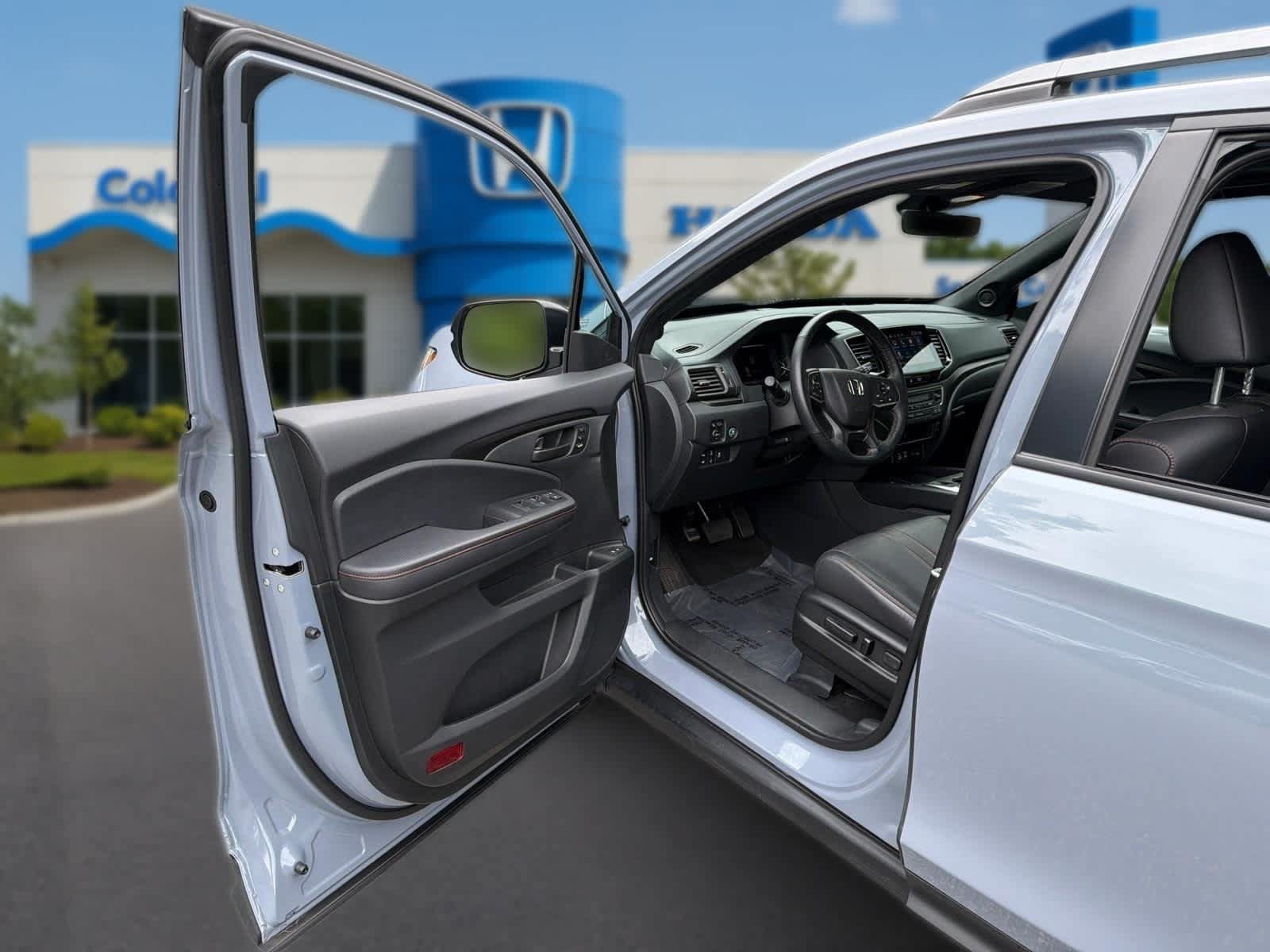 Used 2025 Honda Passport TrailSport image 11