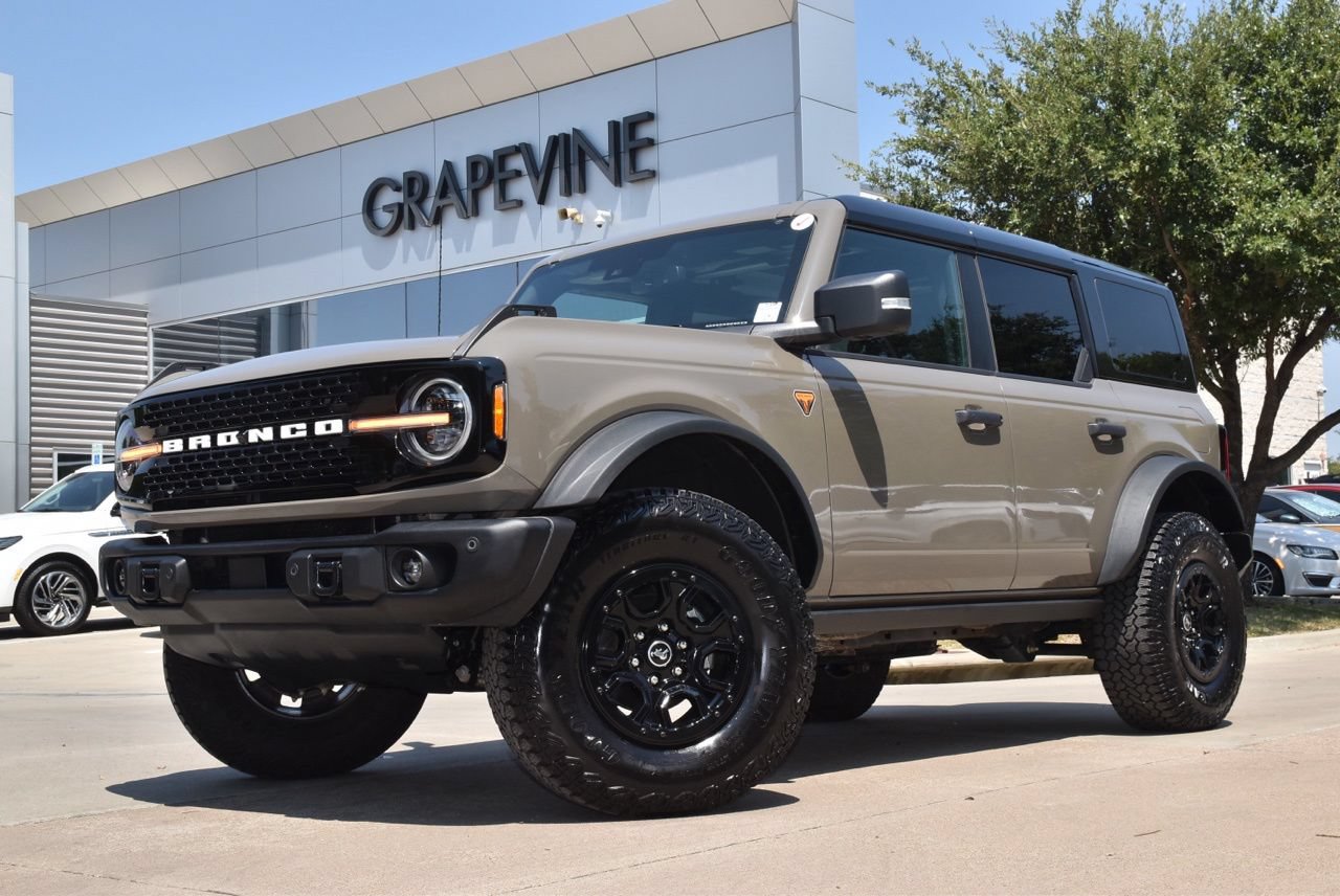 Certified 2025 Ford Bronco Badlands AWD/4WD image 2